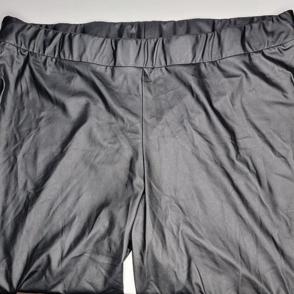 Torrid Plus Size 4 Solid Black Faux Leather Skinny Pull On Stretch‎ Leggings - Picture 3 of 5